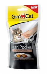 Кошачье лакомство Подушечки GimCat NutriPockets с птицей и биотином для кошек